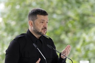 "Il est temps d'agir et d'envoyer un signal fort" à Vladimir Poutine, a déclaré le président ukrainien Volodymyr Zelensky après l'attaque russe sur Kiev (archives). KEYSTONE/EPA/SERGEY DOLZHENKO